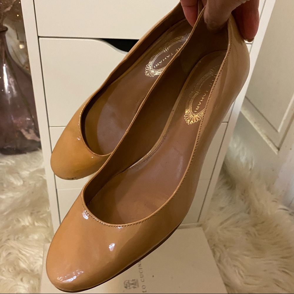 ELLIE TAHARI NUDE HEELS